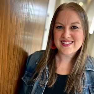 Meet your Posher, Larissa